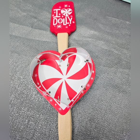 NWT Dolly Parton Four Piece Holiday Kitchen Set - Red and White - Picture 3 of 4